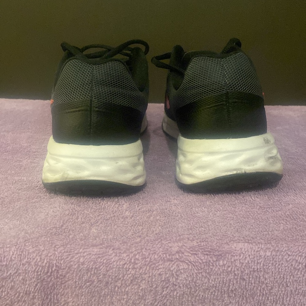 Shoes - Picture 4 of 6